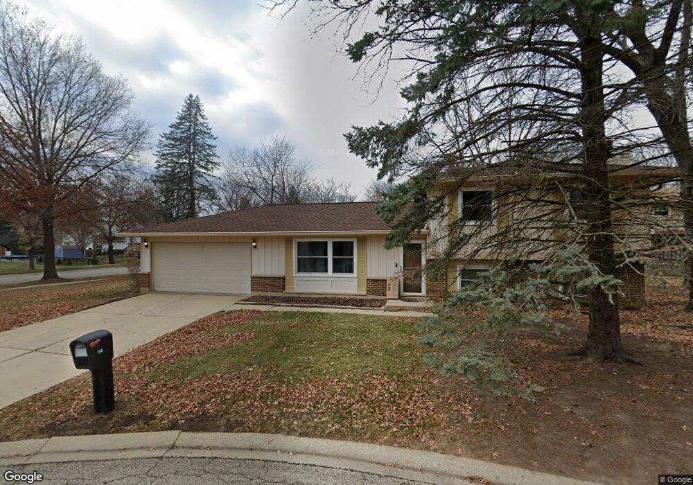 612 Evergreen Ct, Algonquin, IL 60102 - photo 1