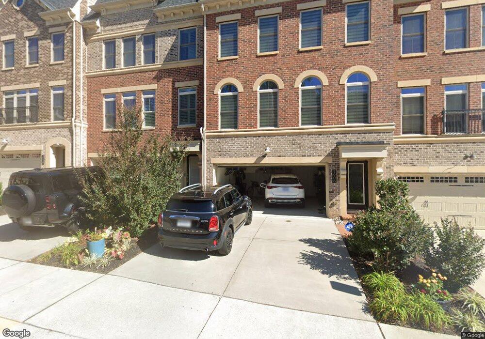 7206 Holywell Ln, Falls Church, VA 22043 - photo 1