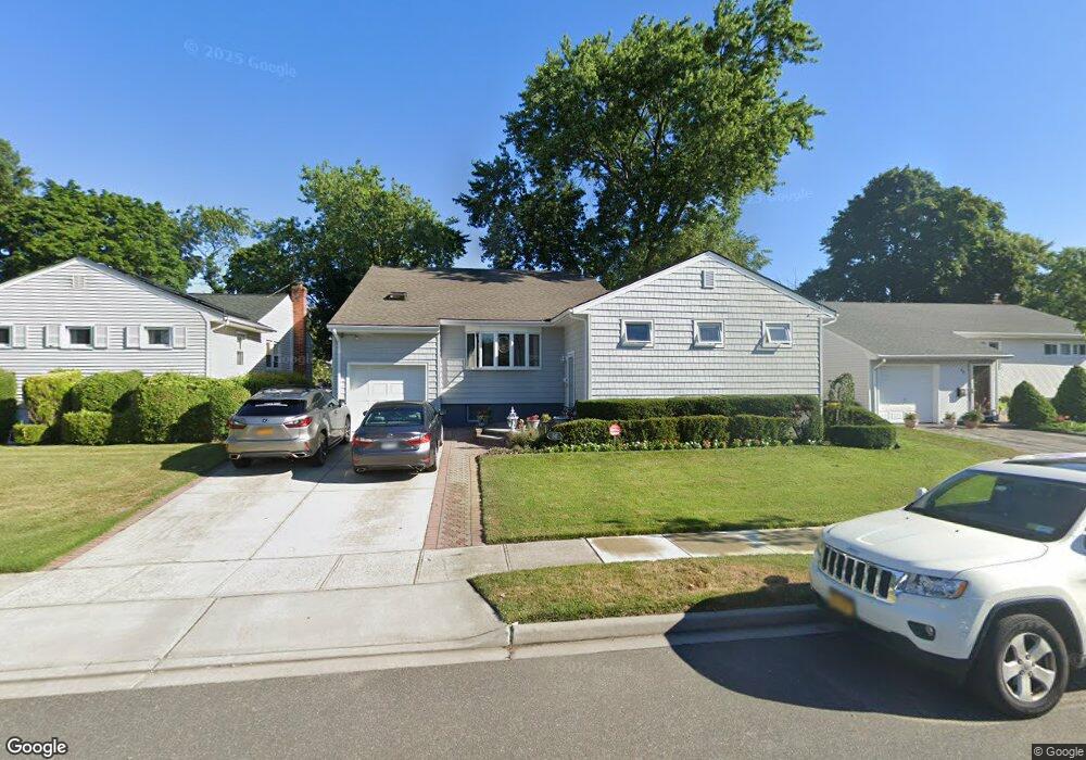 50 Cloverfield Rd S, Valley Stream, NY 11581 - photo 1