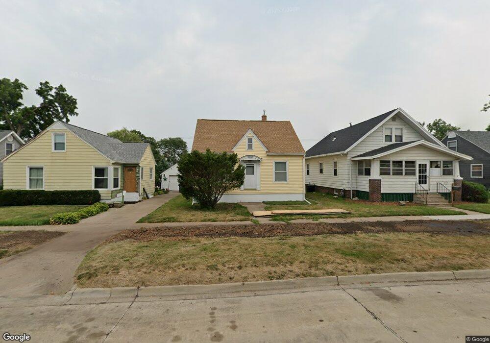 1911 3rd St SW, Cedar Rapids, IA 52404 - photo 1