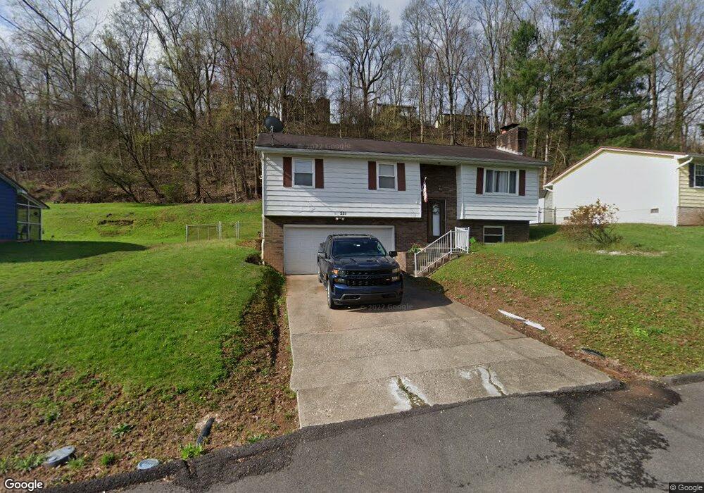 221 Pine Cir, Dunbar, WV 25064 - photo 1