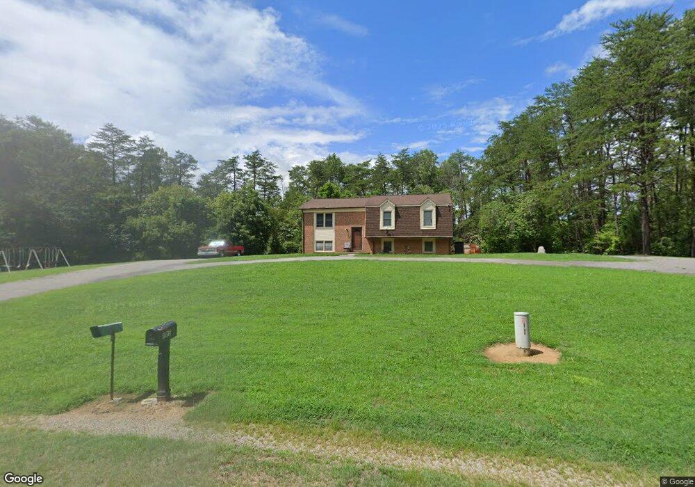 805 Elijah Cir, Martinsville, VA 24112 - photo 1