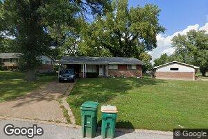 2431 Castle Dr, Saint Louis, MO 63136