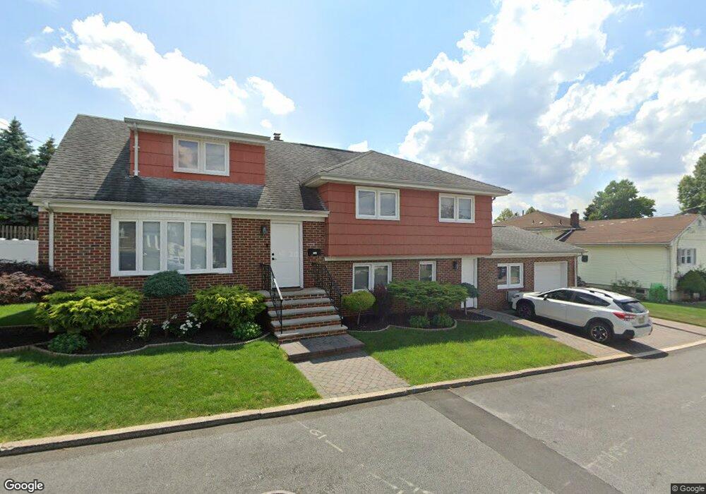 558 Sollas Ct, Lyndhurst, NJ 07071 - photo 1