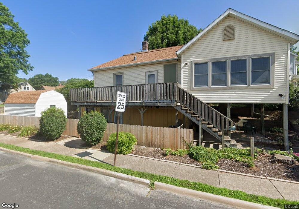 1302 N Division St, Davenport, IA 52804 - photo 1