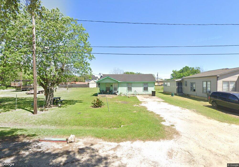 2807 Park Ave, Bay City, TX 77414 - photo 1