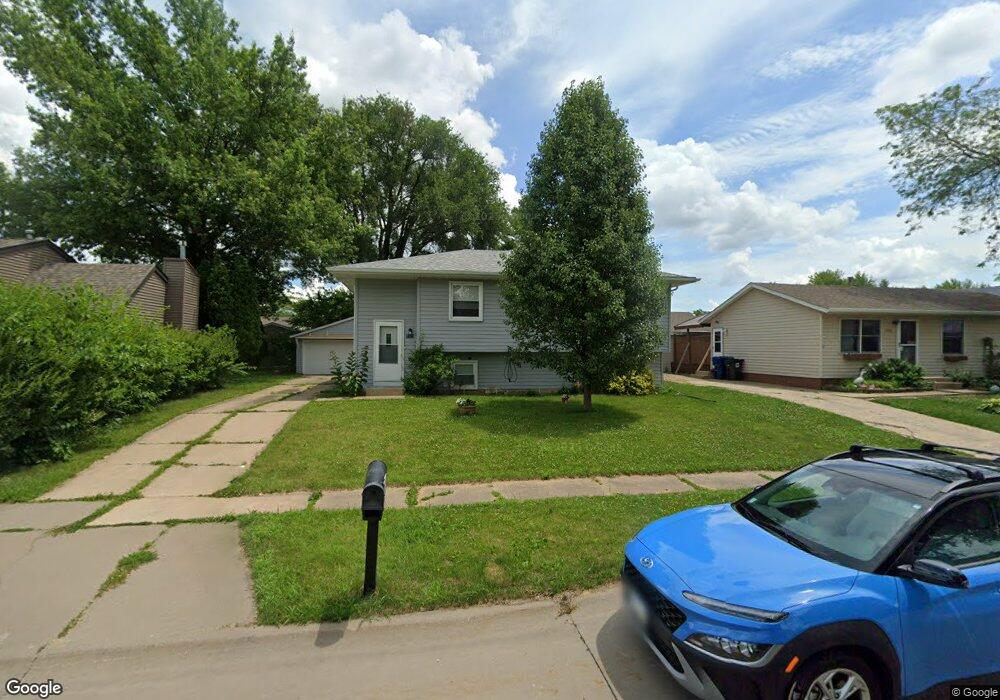 1313 Emerald Dr, Davenport, IA 52804 - photo 1