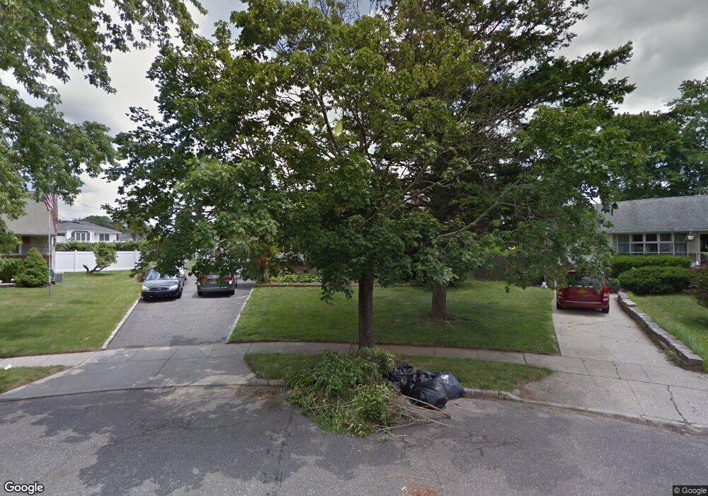 11 Timothy Ct, ComMacK, NY 11725 - photo 1