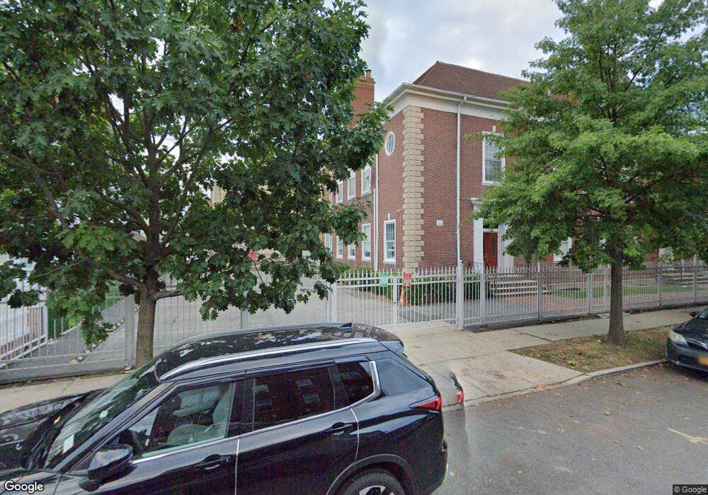 8752 112th St, Jamaica, NY 11418 - photo 1