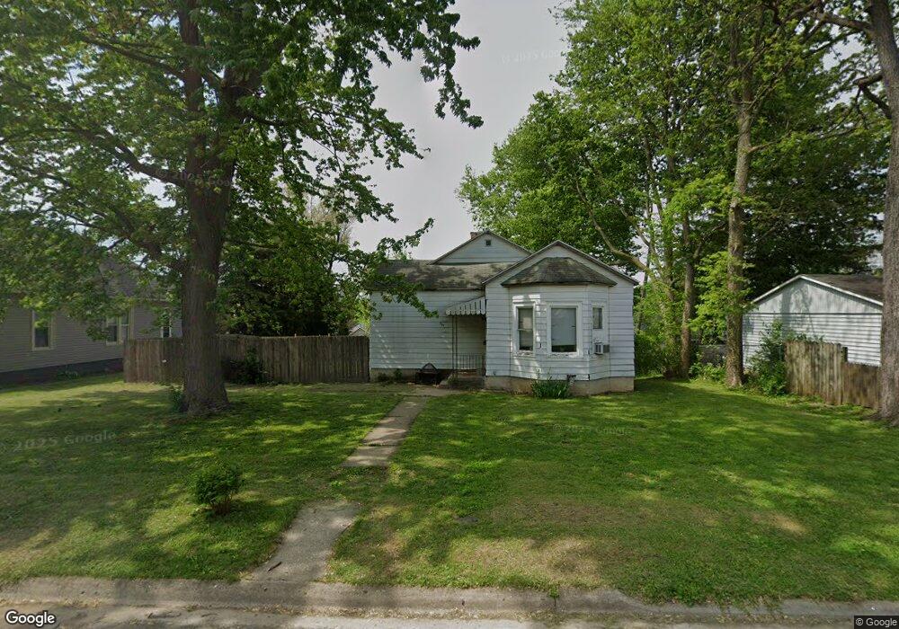 207 Willard Ave, Lincoln, IL 62656 - photo 1
