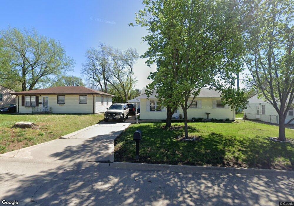 1192 SW Seabrook Ave, Topeka, KS 66604 - photo 1