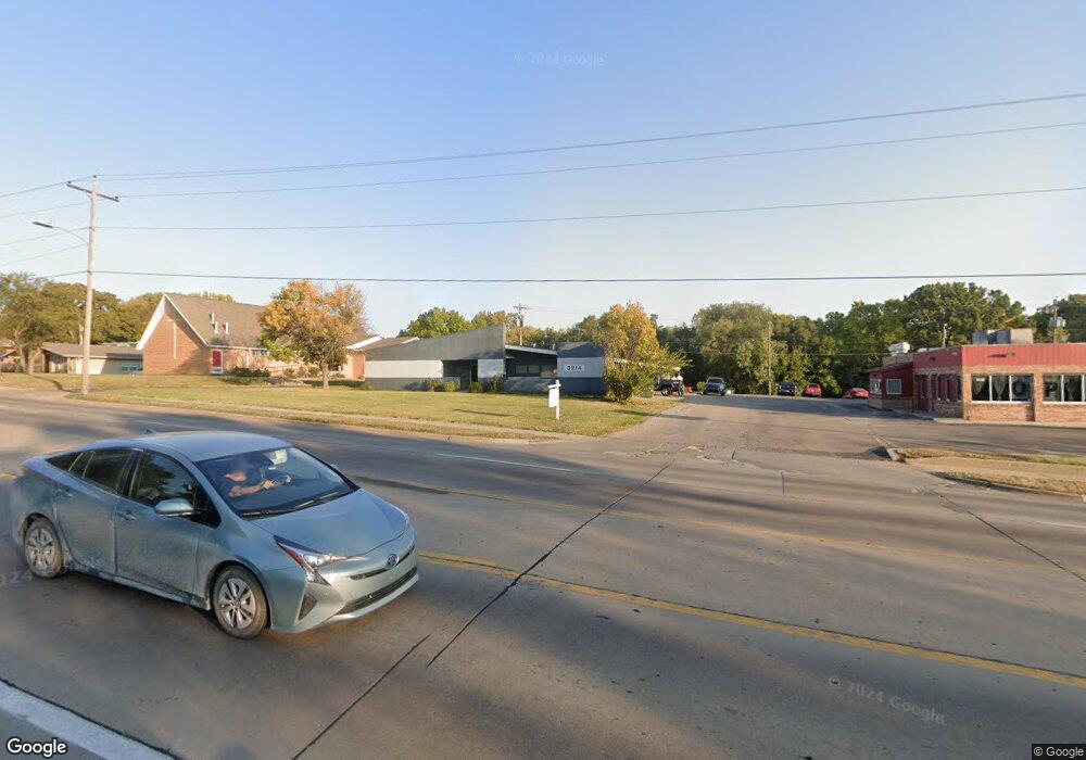 3214 SW 29th St, Topeka, KS 66614 - photo 1
