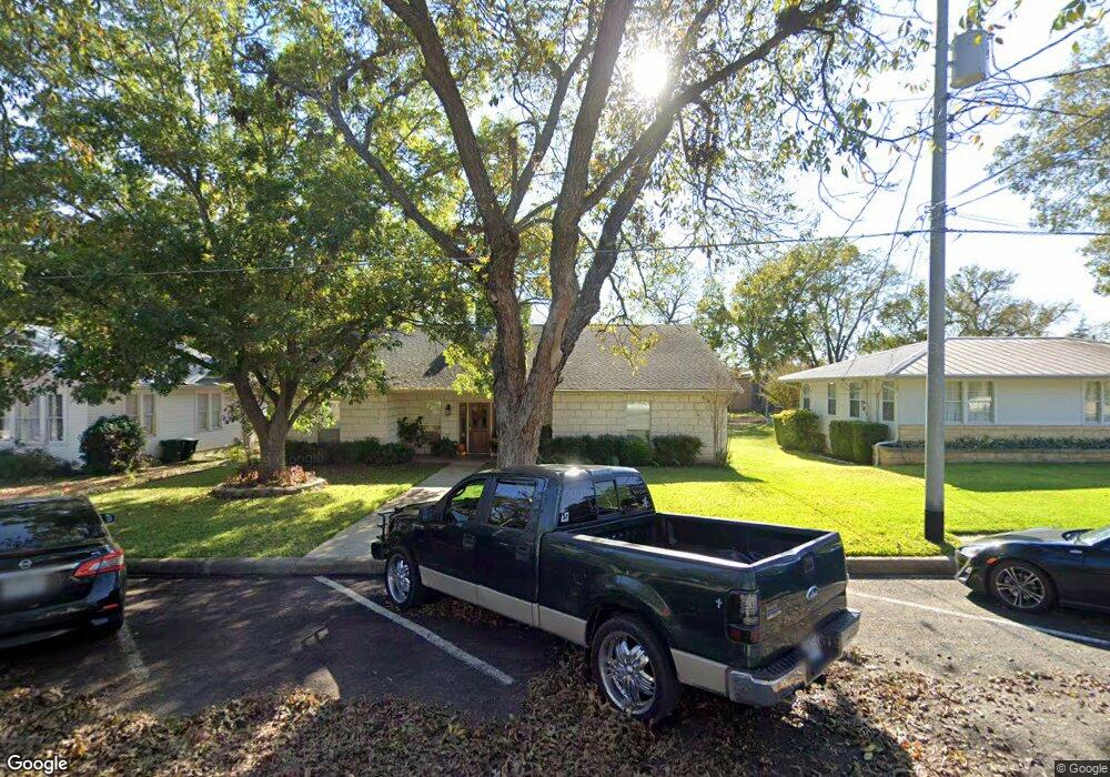 305 E San Antonio St, Fredericksburg, TX 78624 - photo 1