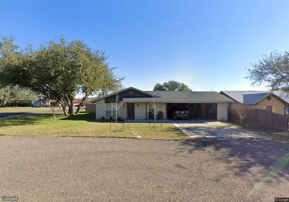 1606 N Fenner St, Beeville, TX 78102 - photo 1