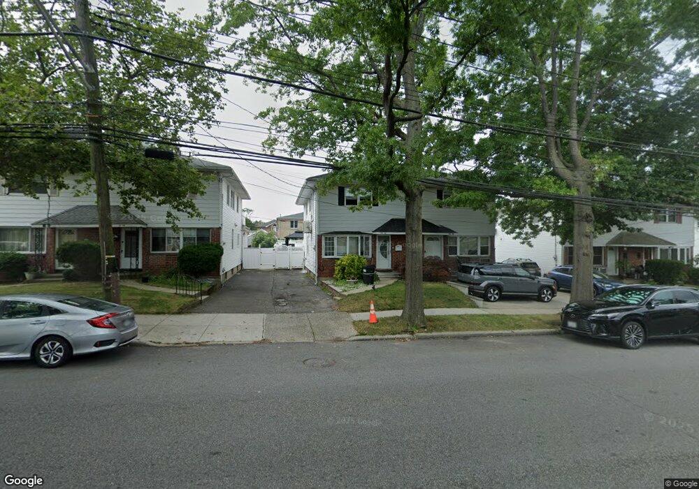 5752 Little Neck Pkwy, Little Neck, NY 11362 - photo 1