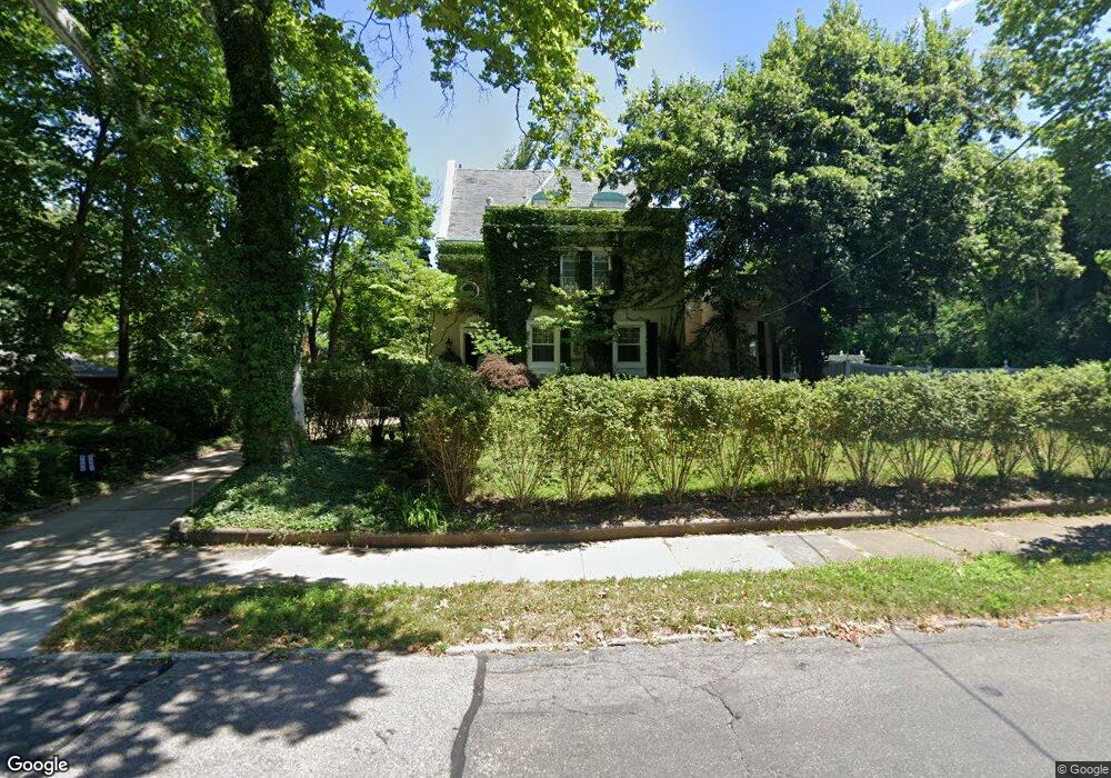 2605 E Overlook Rd, Cleveland, OH 44106 - photo 1