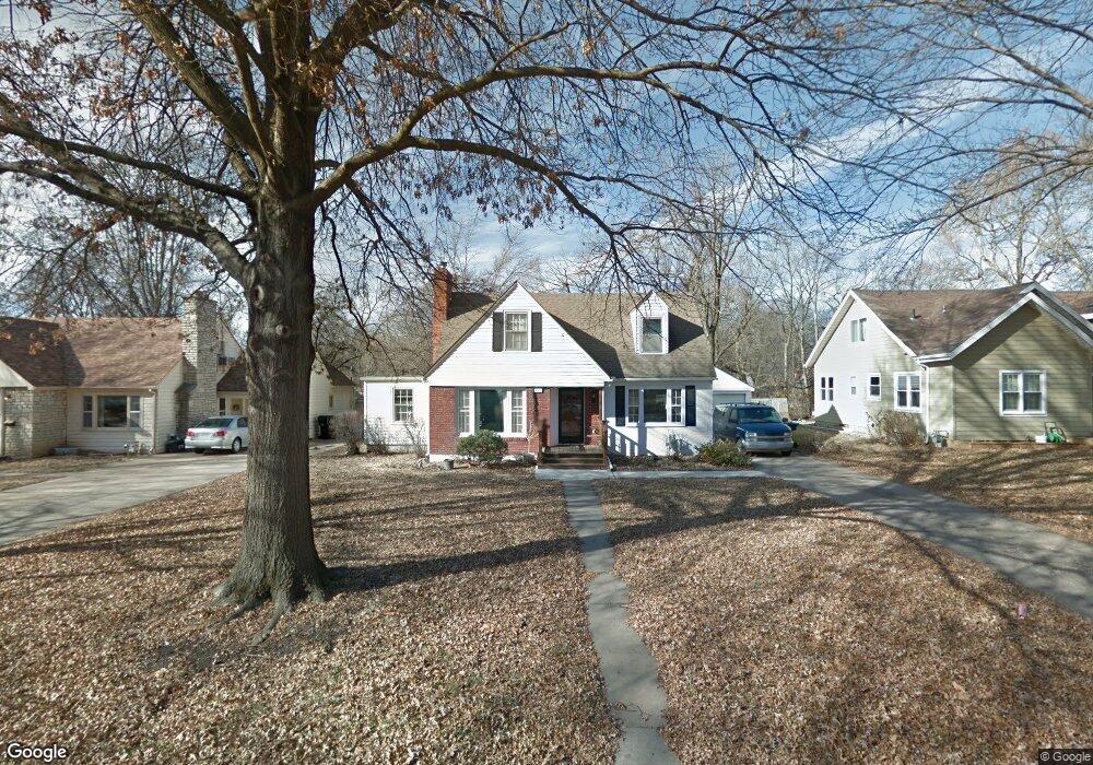 1915 SW Collins Ave, Topeka, KS 66604 - photo 1