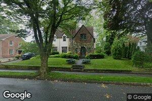 4 Grace Ct N, Great Neck, NY 11021