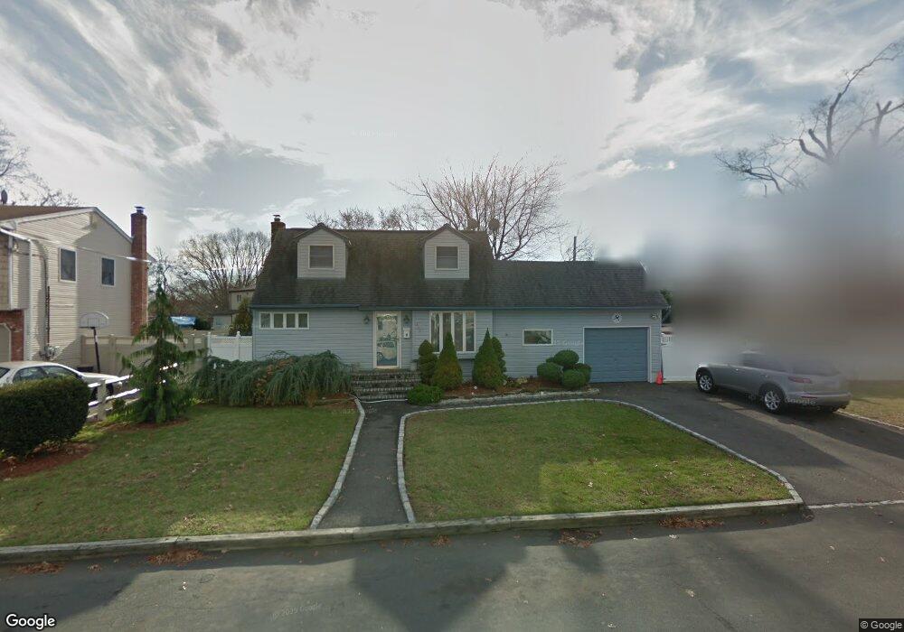 375 30th St, Lindenhurst, NY 11757 - photo 1