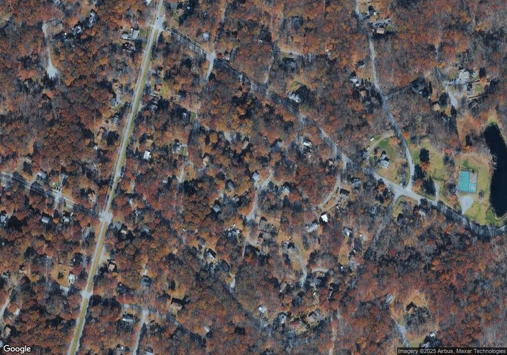 2122 Lakeview Rd, Bushkill, PA 18324 - photo 1