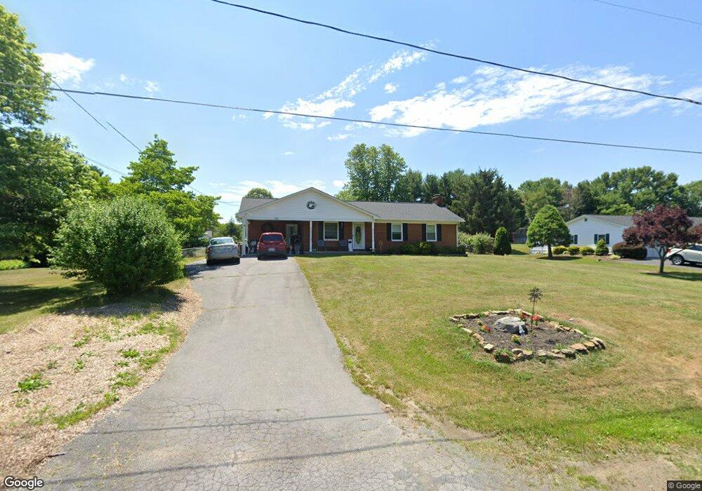 122 West St, Stephens City, VA 22655 - photo 1