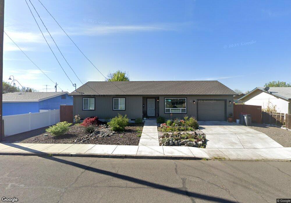 750 Chestnut St, Central Point, OR 97502 - photo 1