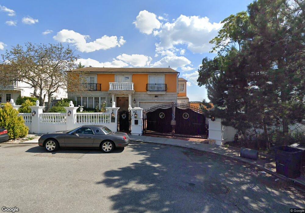 23118 Bay Ave, Little Neck, NY 11363 - photo 1