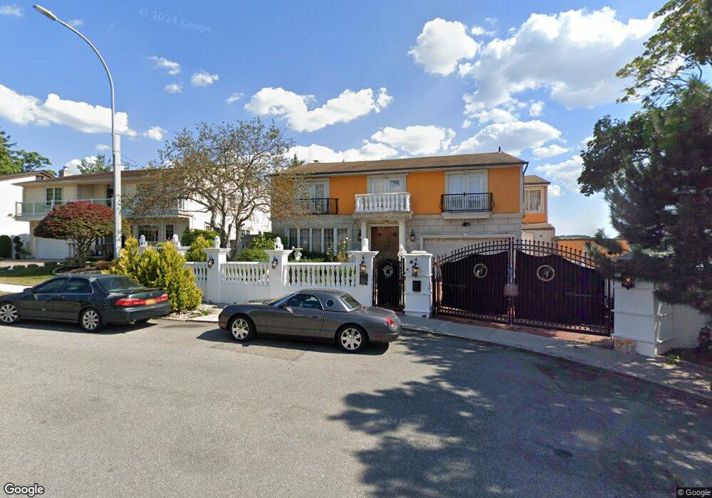 23118 Bay St, Douglaston, NY 11363 - photo 1