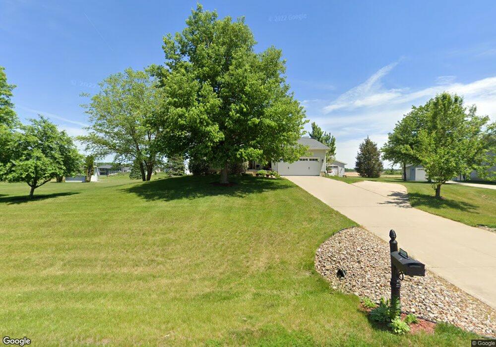 5680 Hunt Ridge Dr, Cedar Rapids, IA 52411 - photo 1