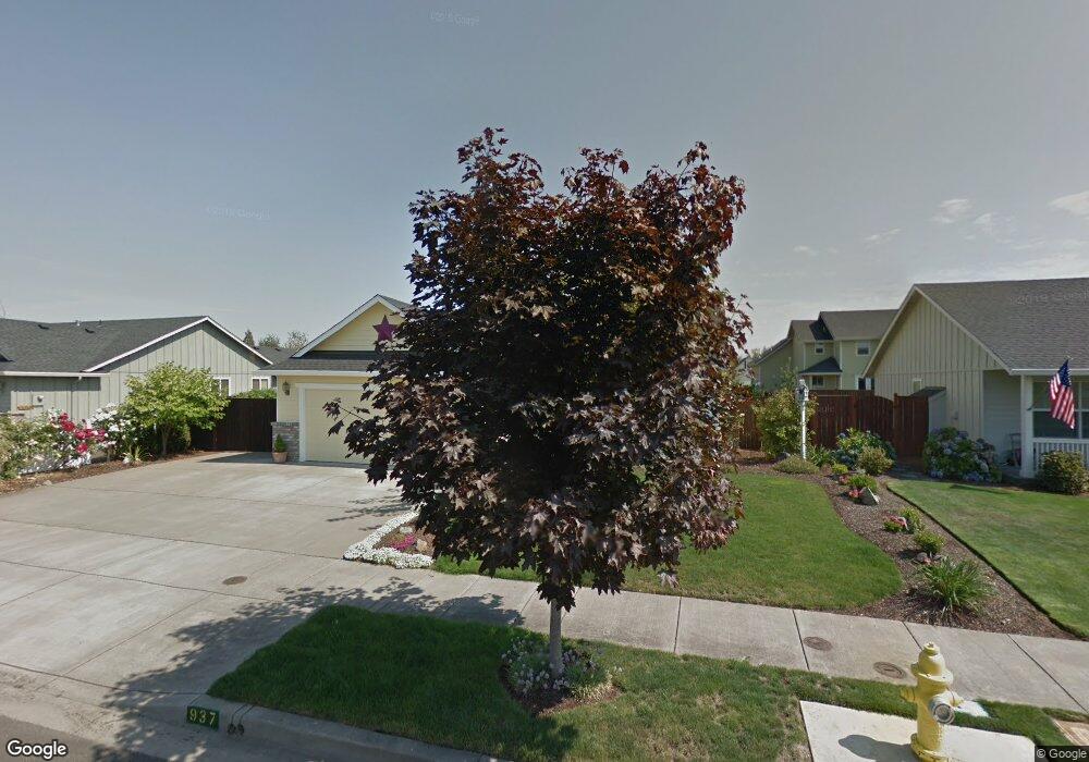 937 S 9th St, Harrisburg, OR 97446 - photo 1