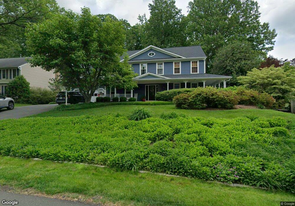 4864 Oakcrest Dr, Fairfax, VA 22030 - photo 1