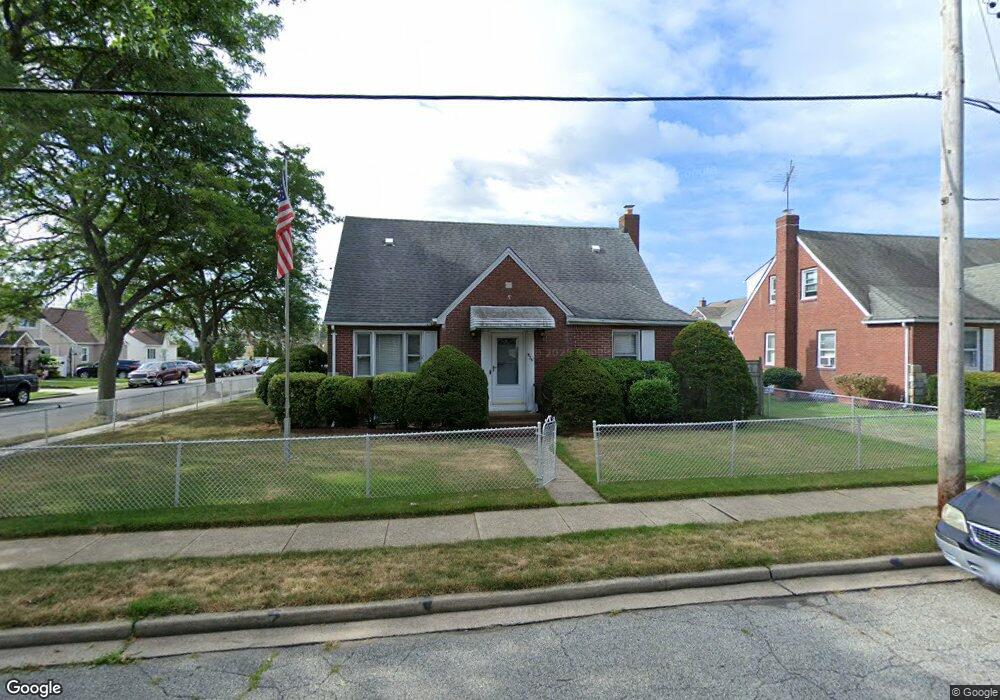 925 Naple Ave, Franklin Square, NY 11010 - photo 1