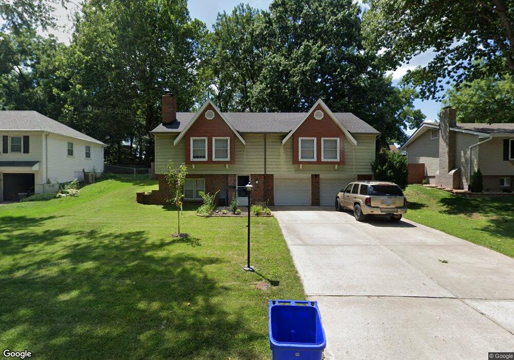 7302 Reeder St, Shawnee, KS 66203 - photo 1
