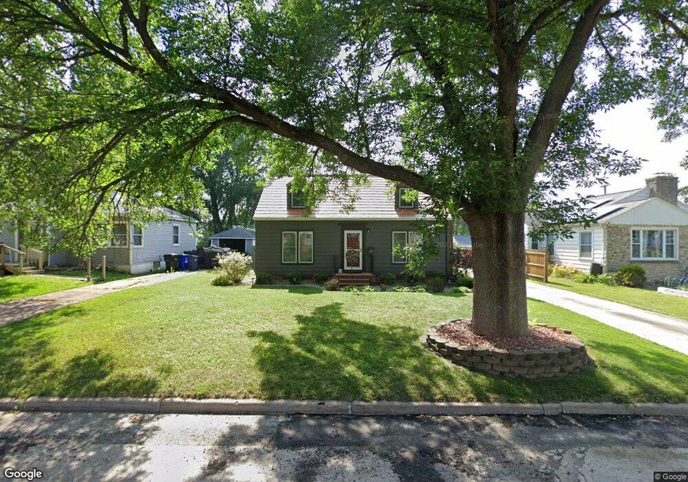 1105 25th St SE, Cedar Rapids, IA 52403 - photo 1