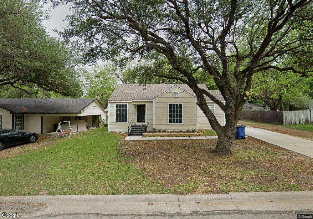 608 W Lake St, Ennis, TX 75119 - photo 1