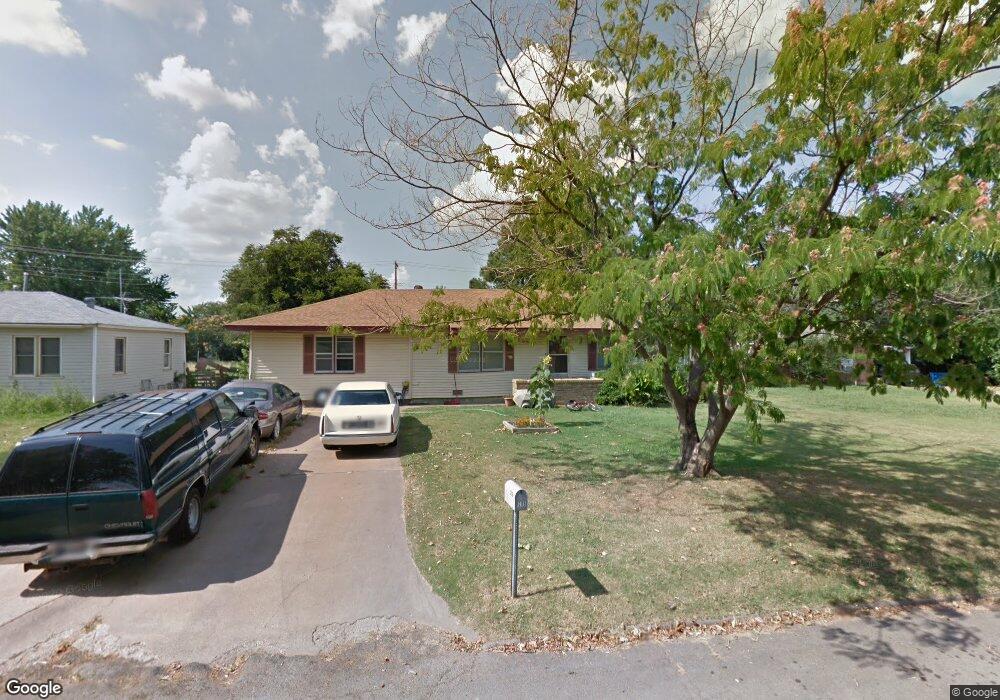 1236 E 2nd St, Cushing, OK 74023 - photo 1