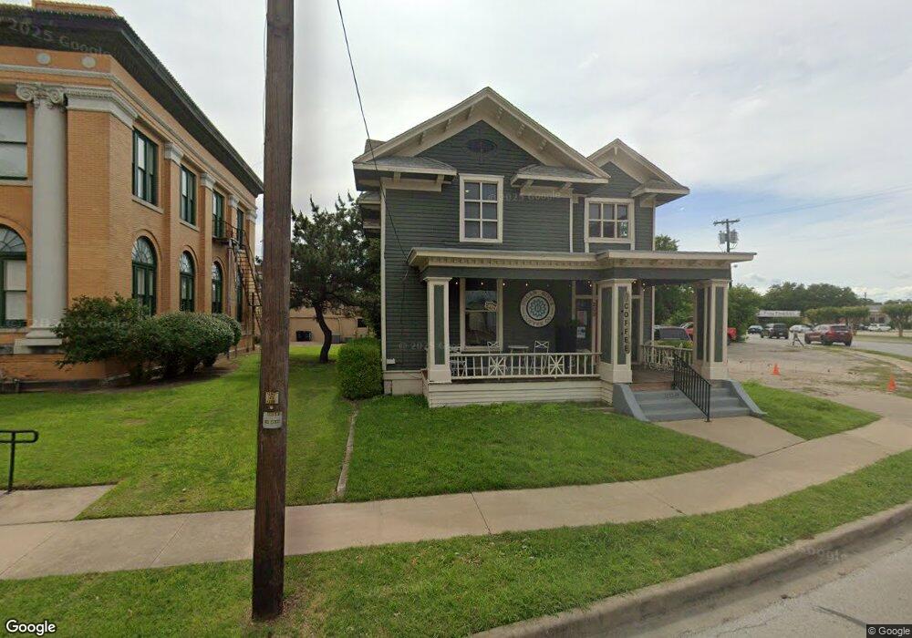 209 N Caddo St, Cleburne, TX 76031 - photo 1