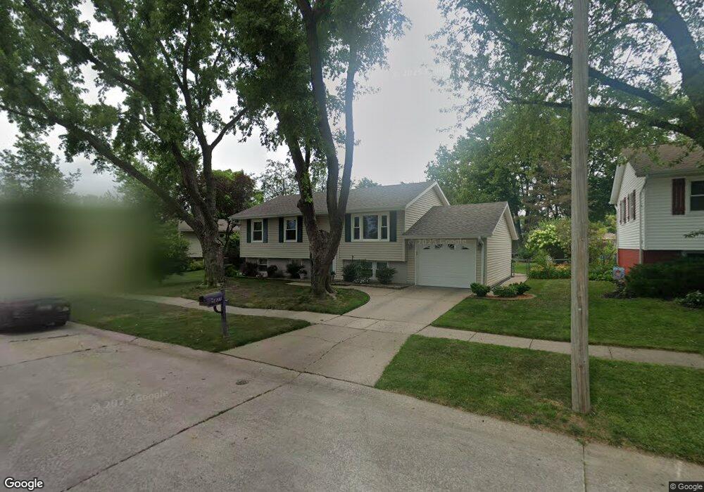 5427 Kelling St, Davenport, IA 52806 - photo 1