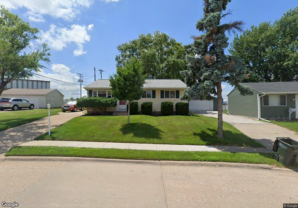 2705 Hickory Grove Rd, Davenport, IA 52804 - photo 1