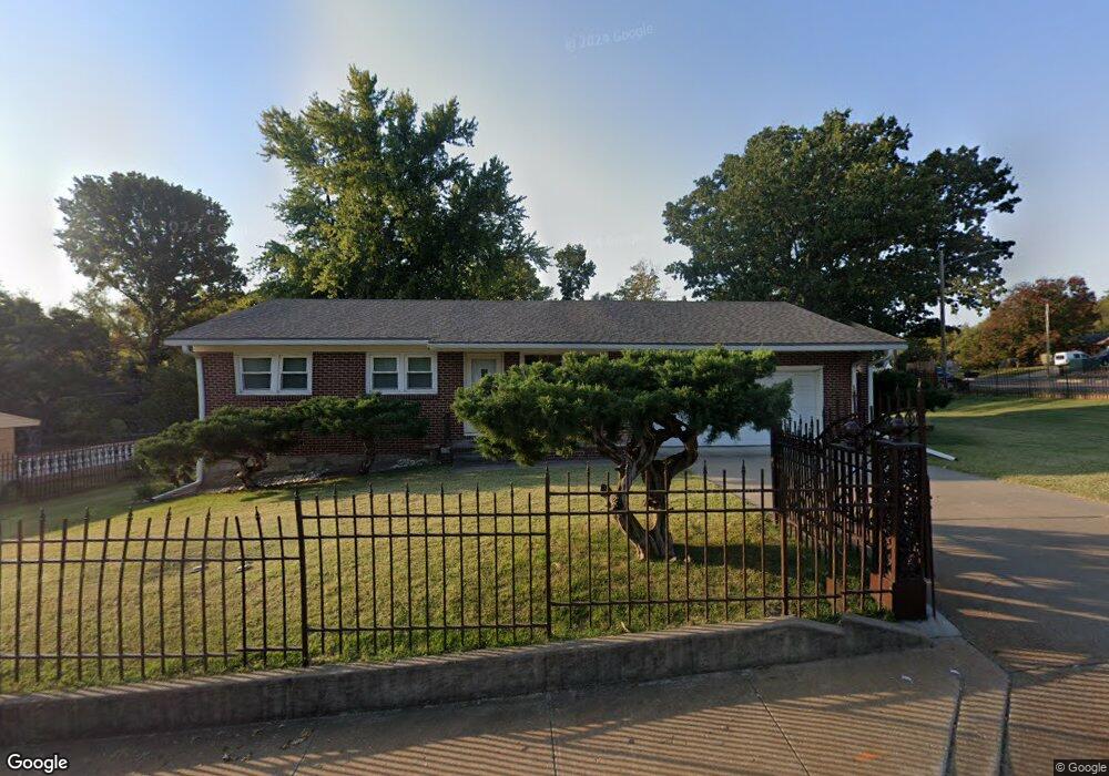 1419 SW 29th St, Topeka, KS 66611 - photo 1