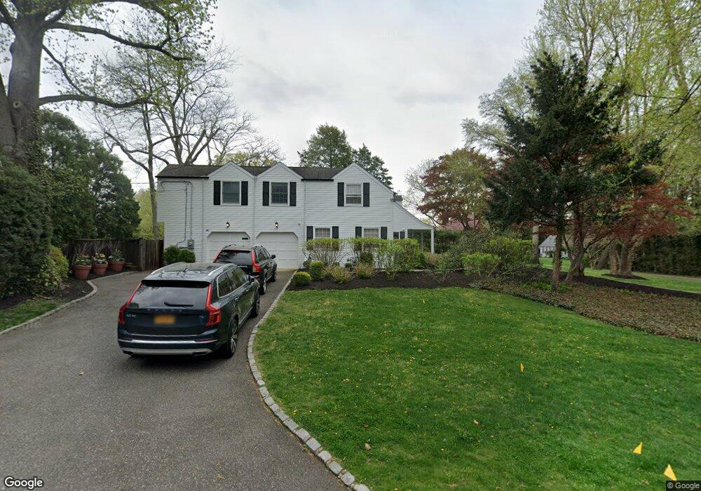 58 Hewlett Ln, Port Washington, NY 11050 - photo 1