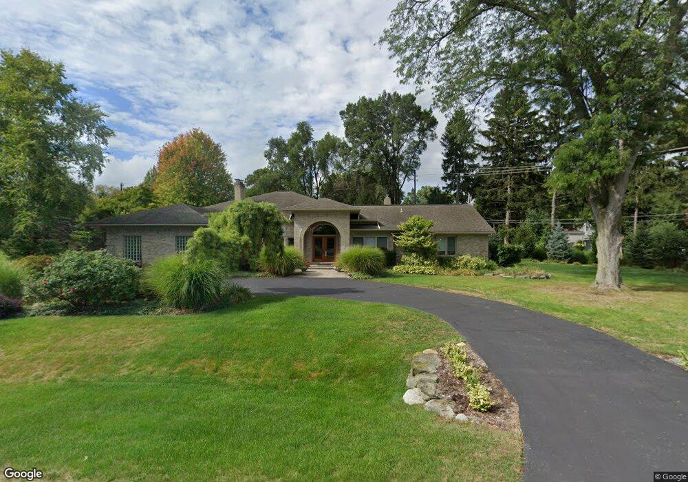3850 Carriage Ln, Bloomfield Hills, MI 48301 - photo 1