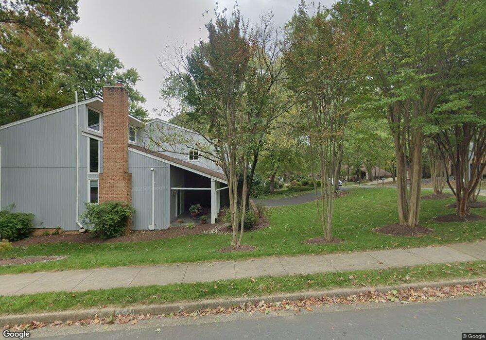 10922 Thanlet Ln, Reston, VA 20190 - photo 1