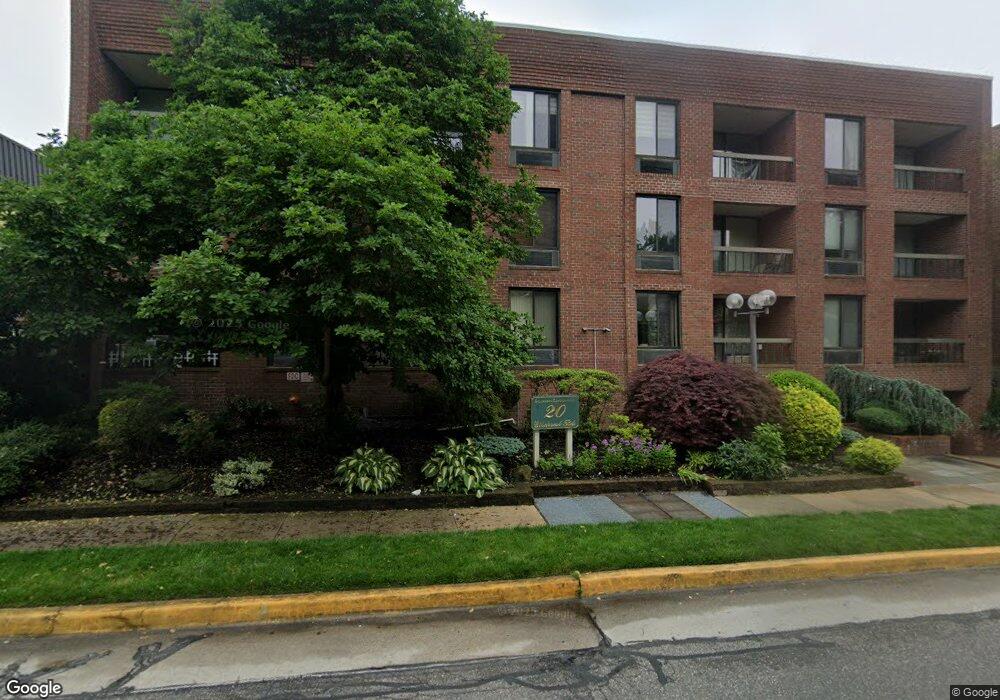 20 Gilchrest Rd unit 2 C, Great Neck, NY 11021 - photo 1