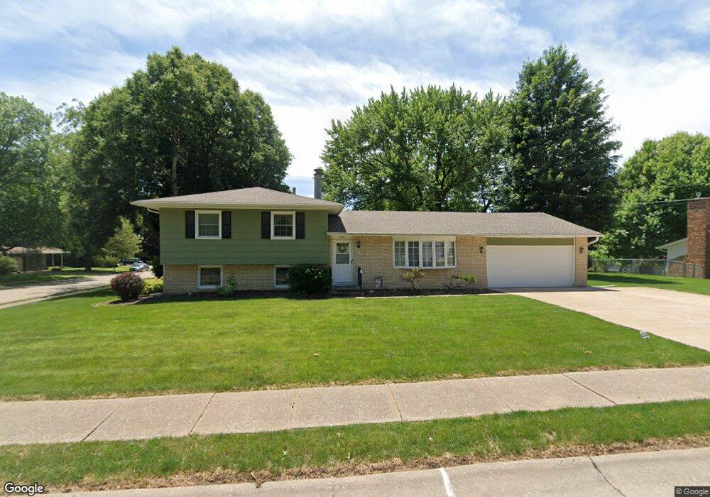 2625 E 39th St, Davenport, IA 52807 - photo 1