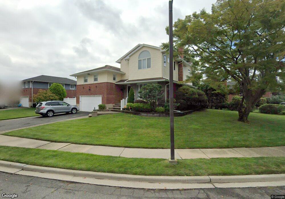 10 Felice Ln, Plainview, NY 11803 - photo 1