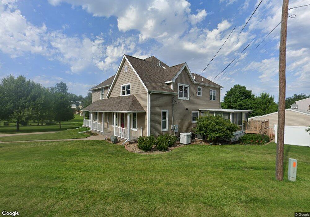 2439 C St SW, Cedar Rapids, IA 52404 - photo 1