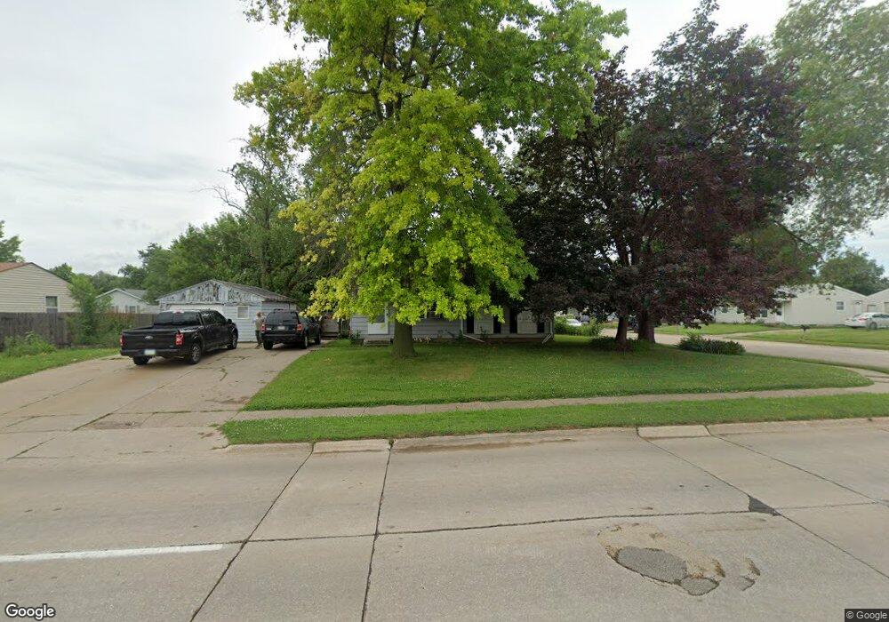 5409 N Pine St, Davenport, IA 52806 - photo 1