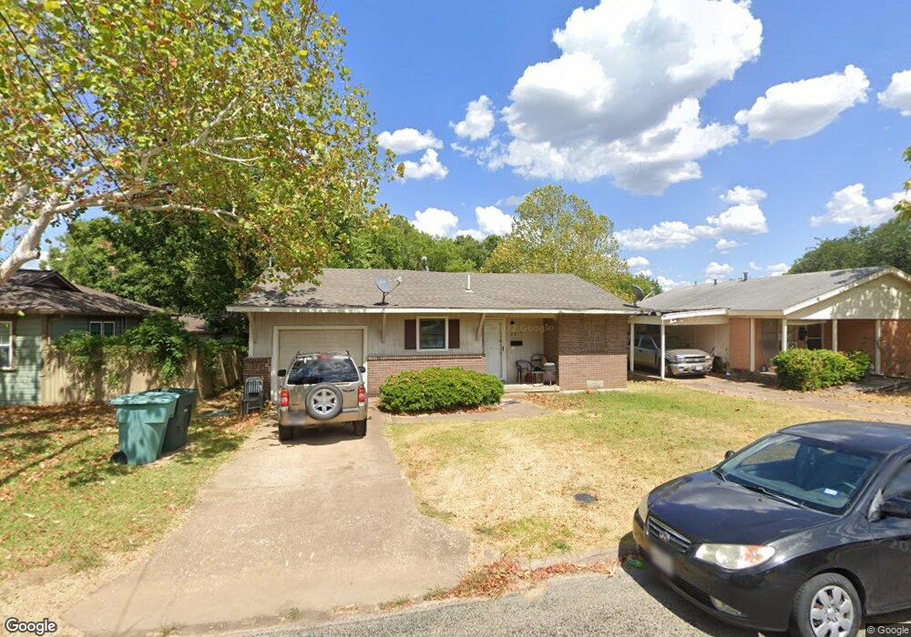 2217 N Crockett St, Sherman, TX 75092 - photo 1