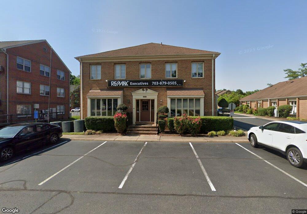 8442 Old Keene Mill Rd unit 17, Springfield, VA 22152 - photo 1